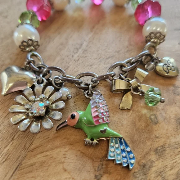 Betsey Johnson Green Pink Beaded Hummingbird Charm Bracelet - Picture 2 of 6